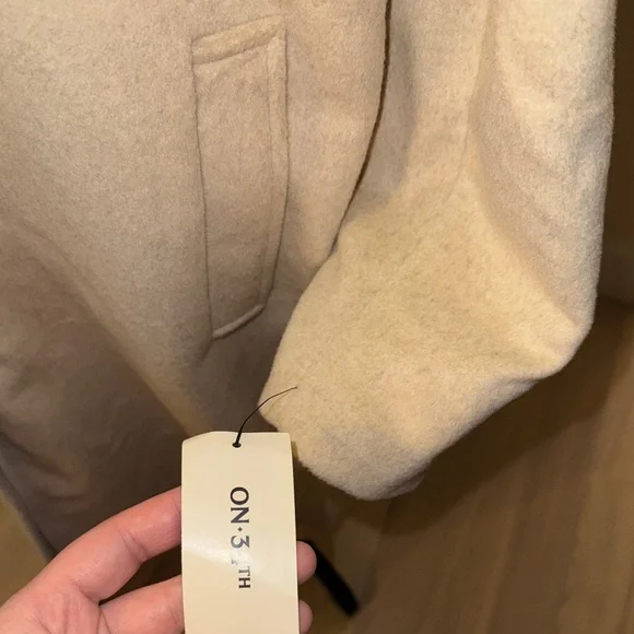 Elegant Women's Tan Trench Coat - Picture 2 of 14